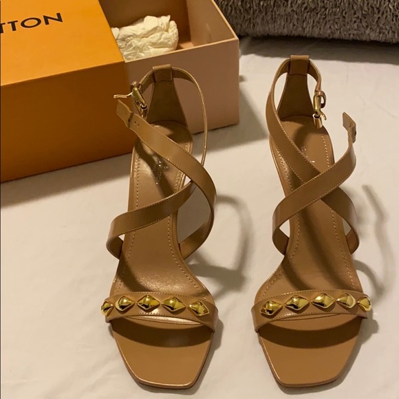 Authentic Louis Vuitton Unchain Strap Studs Sandal - Picture 2 of 8